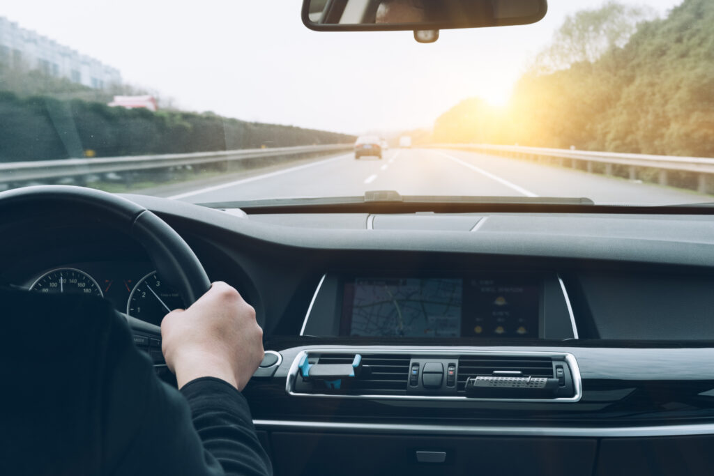 chauffeur privé Lyon VTC qui prend la route